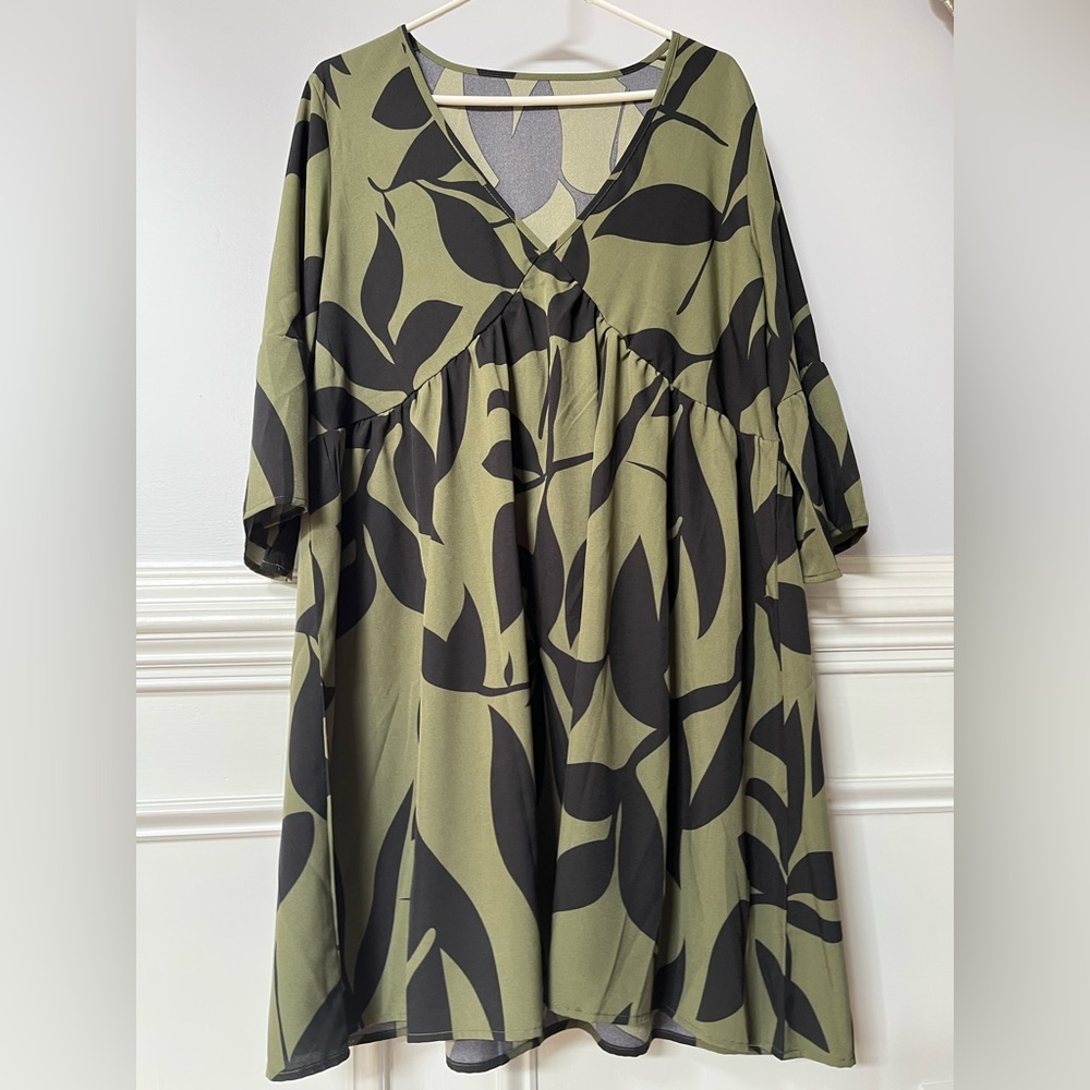 BRAND NEW Leaf Print V-Neck Dress